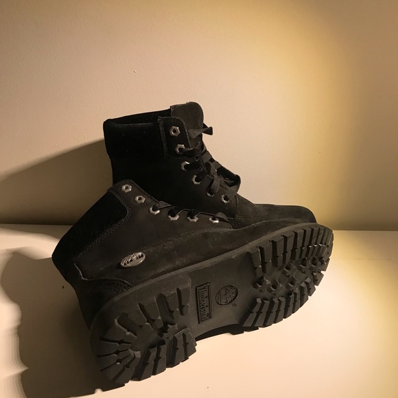 Timberlands Black Velvet Women’s Boots - Picture 2 of 4